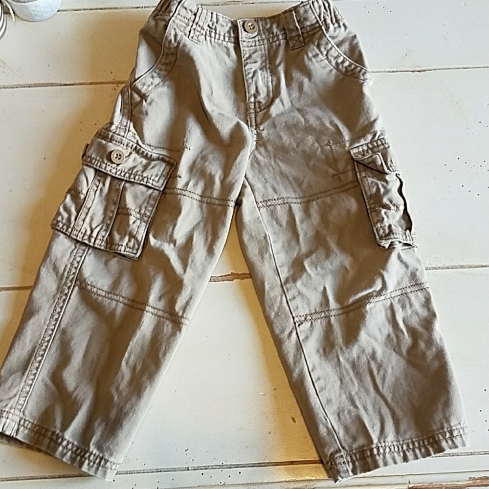 Nice rugged cargo pants.